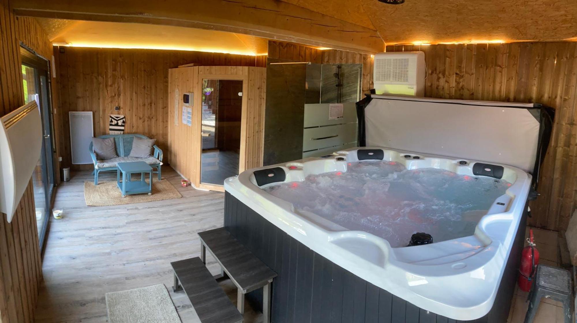 Chalet La Calougeotte, Jardin, Spa Et Sauna Prives Le Menil ภายนอก รูปภาพ