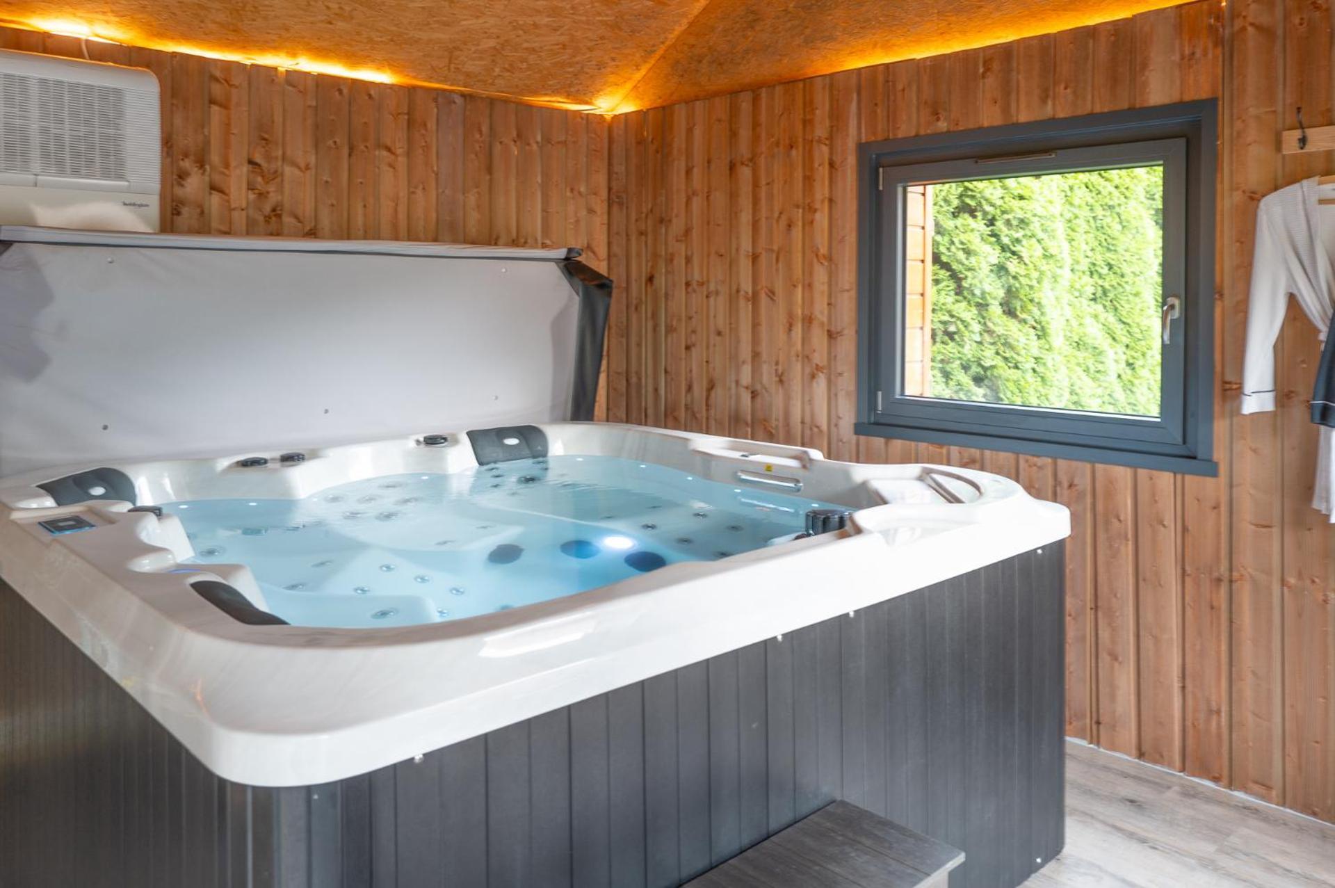 Chalet La Calougeotte, Jardin, Spa Et Sauna Prives Le Menil ภายนอก รูปภาพ